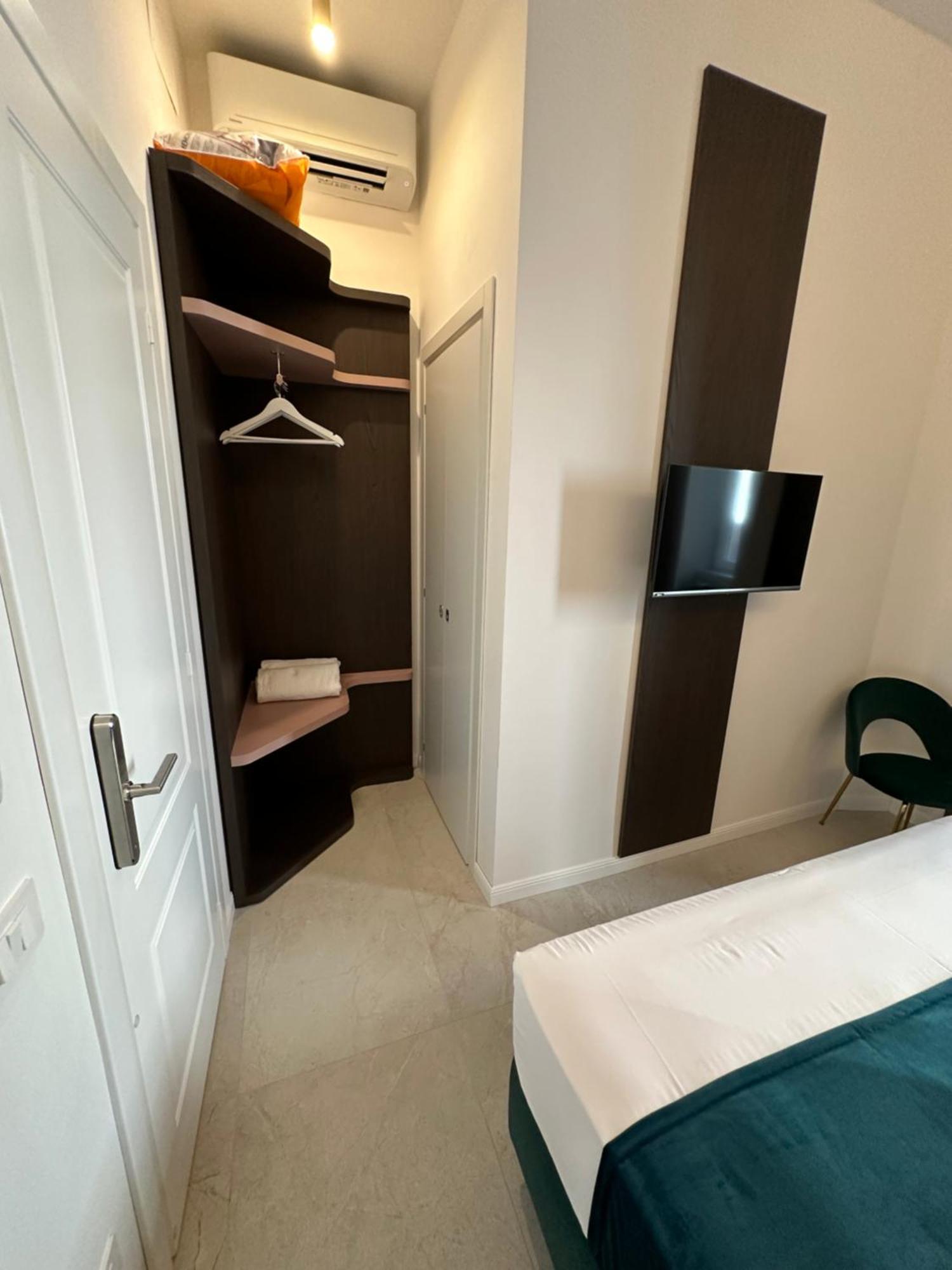 Hotiday Room Collection - Napoli Museo Suite Exterior photo